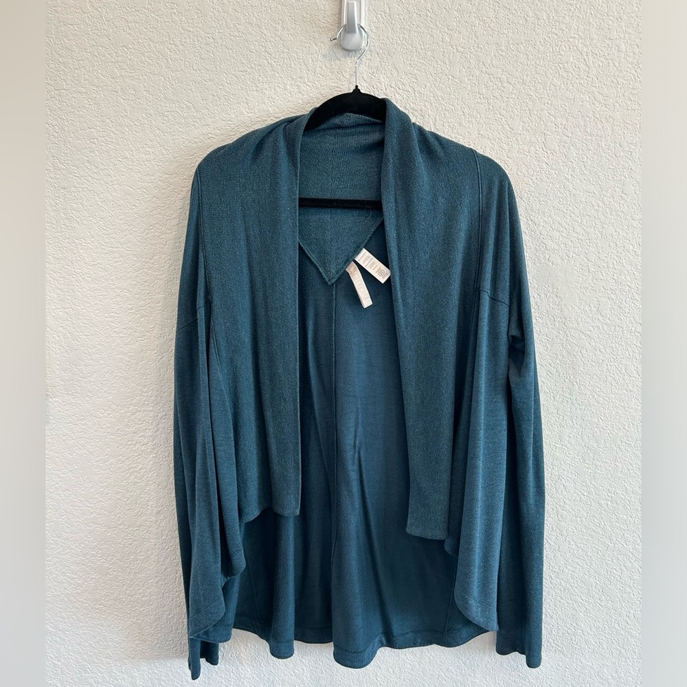 Athleta Women’s Nirvana Wrap in Dark Vista Teal Blue Heather